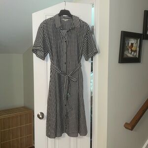 Shirt dress with self belt. Black and white check. Midi length